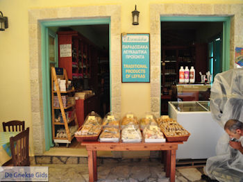 Traditionele Lefkadische producten in Agios Nikitas - Lefkas (Lefkada) - Foto van https://www.grieksegids.nl/fotos/eilandlefkas-fotos/350pixels/agios-nikitas-lefkas-031.jpg
