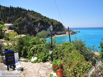 Mooi uitzicht in het dorpje Agios Nikitas foto 1 - Lefkas (Lefkada) - Foto van https://www.grieksegids.nl/fotos/eilandlefkas-fotos/350pixels/agios-nikitas-lefkas-037.jpg