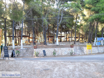 Ergens tussen Athani en kaap Lefkata ter hoogte van Porto Katsiki - Lefkas (Lefkada) - Foto van https://www.grieksegids.nl/fotos/eilandlefkas-fotos/350pixels/athani-lefkas-004.jpg