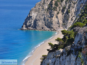 Het Egremni zandstrand - Lefkas (Lefkada) - Foto van https://www.grieksegids.nl/fotos/eilandlefkas-fotos/350pixels/egremni-lefkas-007.jpg