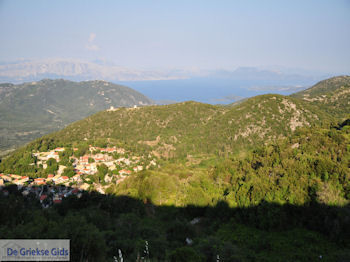 Het bergdorpje Englouvi - Lefkas (Lefkada) - Foto van https://www.grieksegids.nl/fotos/eilandlefkas-fotos/350pixels/englouvi-lefkas-029.jpg