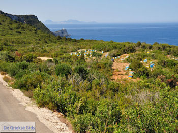 Onderweg naar Kaap Lefkatas - Lefkas (Lefkada) - Foto van https://www.grieksegids.nl/fotos/eilandlefkas-fotos/350pixels/kaap-lefkata-lefkas-007.jpg