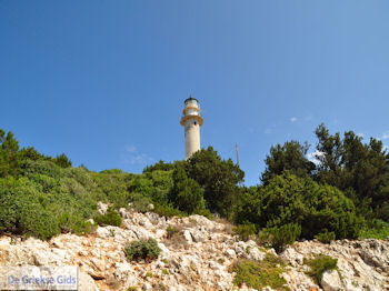 De bekende vuurtoren van Kaap Lefkatas foto 3 - Lefkas (Lefkada) - Foto van https://www.grieksegids.nl/fotos/eilandlefkas-fotos/350pixels/kaap-lefkata-lefkas-014.jpg