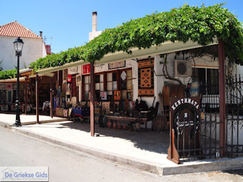 Geweven kleden Karia (Karya) foto 1 - Lefkas (Lefkada) - Foto van https://www.grieksegids.nl/fotos/eilandlefkas-fotos/350pixels/karia-lefkas-karya-002.jpg