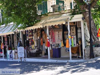 Geweven kleden Karia (Karya) foto 3 - Lefkas (Lefkada) - Foto van https://www.grieksegids.nl/fotos/eilandlefkas-fotos/350pixels/karia-lefkas-karya-010.jpg