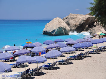 Het mooie zandstrand van Kathisma foto 11 - Lefkas (Lefkada) - Foto van https://www.grieksegids.nl/fotos/eilandlefkas-fotos/350pixels/kathisma-lefkas-011.jpg