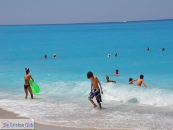 Het mooie zandstrand van Kathisma foto 15 - Lefkas (Lefkada) - Foto van https://www.grieksegids.nl/fotos/eilandlefkas-fotos/350pixels/kathisma-lefkas-015.jpg