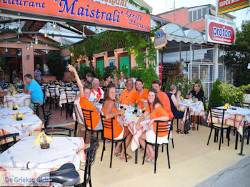 Nederlandse taferelen in Nidri (Nydri) foto 2 - Lefkas (Lefkada) - Foto van https://www.grieksegids.nl/fotos/eilandlefkas-fotos/350pixels/lefkas-nydri-nidri-002.jpg