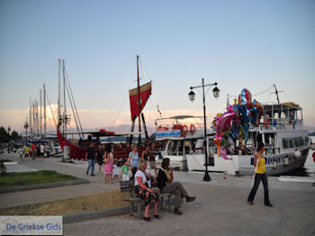 Bootjes aan de haven van Nidri (Nydri) foto 1 - Lefkas (Lefkada) - Foto van https://www.grieksegids.nl/fotos/eilandlefkas-fotos/350pixels/lefkas-nydri-nidri-006.jpg