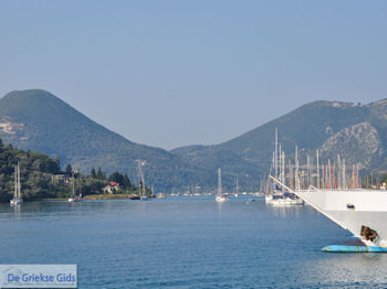 Bootjes aan de haven van Nidri (Nydri) foto 3 - Lefkas (Lefkada) - Foto van https://www.grieksegids.nl/fotos/eilandlefkas-fotos/350pixels/lefkas-nydri-nidri-008.jpg