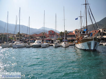 Zeilboten haven Nidri (Nydri) foto 2 - Lefkas (Lefkada) - Foto van https://www.grieksegids.nl/fotos/eilandlefkas-fotos/350pixels/lefkas-nydri-nidri-021.jpg