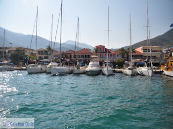 Zeilboten haven Nidri (Nydri) foto 3 - Lefkas (Lefkada) - Foto van https://www.grieksegids.nl/fotos/eilandlefkas-fotos/350pixels/lefkas-nydri-nidri-022.jpg