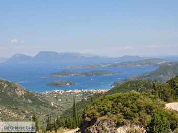 De eilandjes nabij Nidri (Nydri) foto 2 - Lefkas (Lefkada) - Foto van https://www.grieksegids.nl/fotos/eilandlefkas-fotos/350pixels/lefkas-nydri-nidri-029.jpg