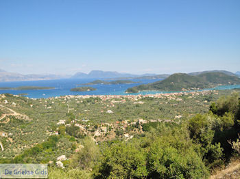 De eilandjes nabij Nidri (Nydri) foto 4 - Lefkas (Lefkada) - Foto van https://www.grieksegids.nl/fotos/eilandlefkas-fotos/350pixels/lefkas-nydri-nidri-031.jpg