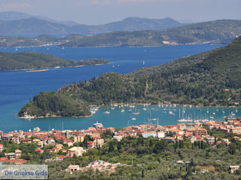 Nidri (Nydri) aan de Vlicho baai foto 1 - Lefkas (Lefkada) - Foto van https://www.grieksegids.nl/fotos/eilandlefkas-fotos/350pixels/lefkas-nydri-nidri-032.jpg
