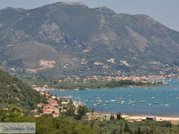 Nidri (Nydri) aan de Vlicho baai foto 4 - Lefkas (Lefkada) - Foto van https://www.grieksegids.nl/fotos/eilandlefkas-fotos/350pixels/lefkas-nydri-nidri-035.jpg