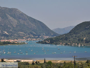 Nidri (Nydri) aan de Vlicho baai foto 5 - Lefkas (Lefkada) - Foto van https://www.grieksegids.nl/fotos/eilandlefkas-fotos/350pixels/lefkas-nydri-nidri-036.jpg