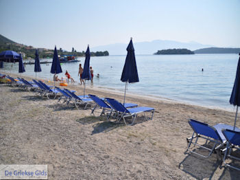 Strand Nidri (Nydri) foto 3 - Lefkas (Lefkada) - Foto van https://www.grieksegids.nl/fotos/eilandlefkas-fotos/350pixels/lefkas-nydri-nidri-048.jpg