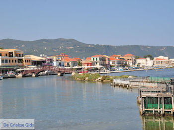 Lefkas stad foto 39 - Lefkas (Lefkada) - Foto van https://www.grieksegids.nl/fotos/eilandlefkas-fotos/350pixels/lefkas-stad-039.jpg