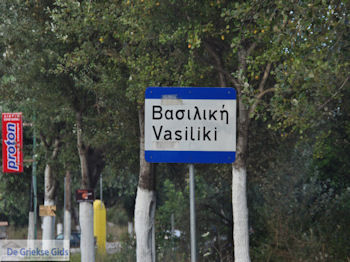 Het kustplaatsje Vassiliki (Vasiliki) foto 1 - Lefkas (Lefkada) - Foto van https://www.grieksegids.nl/fotos/eilandlefkas-fotos/350pixels/lefkas-vassiliki-001.jpg