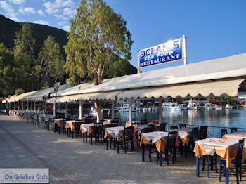 Het kustplaatsje Vassiliki (Vasiliki) foto 3 - Lefkas (Lefkada) - Foto van https://www.grieksegids.nl/fotos/eilandlefkas-fotos/350pixels/lefkas-vassiliki-003.jpg