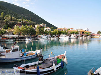 Het kustplaatsje Vassiliki (Vasiliki) foto 4 - Lefkas (Lefkada) - Foto van https://www.grieksegids.nl/fotos/eilandlefkas-fotos/350pixels/lefkas-vassiliki-004.jpg