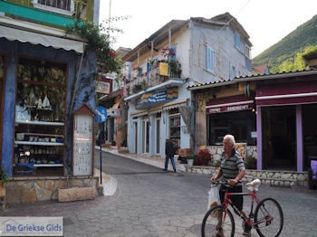 Het kustplaatsje Vassiliki (Vasiliki) foto 7 - Lefkas (Lefkada) - Foto van https://www.grieksegids.nl/fotos/eilandlefkas-fotos/350pixels/lefkas-vassiliki-007.jpg