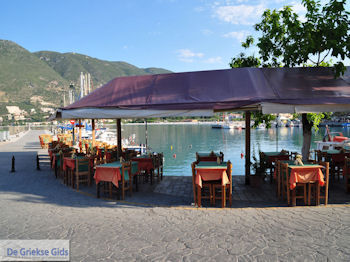 Het kustplaatsje Vassiliki (Vasiliki) foto 13 - Lefkas (Lefkada) - Foto van https://www.grieksegids.nl/fotos/eilandlefkas-fotos/350pixels/lefkas-vassiliki-013.jpg