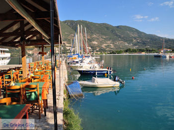 Het kustplaatsje Vassiliki (Vasiliki) foto 15 - Lefkas (Lefkada) - Foto van https://www.grieksegids.nl/fotos/eilandlefkas-fotos/350pixels/lefkas-vassiliki-015.jpg