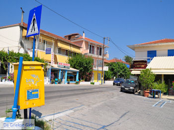 Het kustplaatsje Lygia (Ligia) - Lefkas (Lefkada) - Foto van https://www.grieksegids.nl/fotos/eilandlefkas-fotos/350pixels/lygia-ligia-lefkas-009.jpg