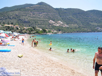 Poros Lefkados - Mikros Gialos foto 24 - Lefkas (Lefkada) - Foto van https://www.grieksegids.nl/fotos/eilandlefkas-fotos/350pixels/poros-lefkas-024.jpg