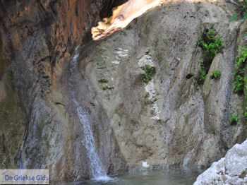 Kataraktis - Waterval foto 3 - Lefkas (Lefkada) - Foto van https://www.grieksegids.nl/fotos/eilandlefkas-fotos/350pixels/watervallen-lefkas-003.jpg