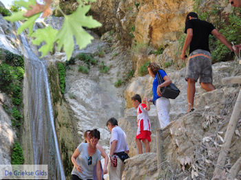 Kataraktis - Waterval foto 9 - Lefkas (Lefkada) - Foto van https://www.grieksegids.nl/fotos/eilandlefkas-fotos/350pixels/watervallen-lefkas-009.jpg
