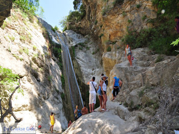 Kataraktis - Waterval foto 10 - Lefkas (Lefkada) - Foto van https://www.grieksegids.nl/fotos/eilandlefkas-fotos/350pixels/watervallen-lefkas-010.jpg