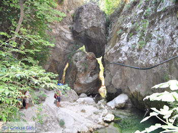 Kataraktis - Waterval foto 13 - Lefkas (Lefkada) - Foto van https://www.grieksegids.nl/fotos/eilandlefkas-fotos/350pixels/watervallen-lefkas-013.jpg