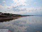 Zandstrand Skala Kallonis - Foto van De Griekse Gids