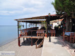 Terras aan het strand van Skala Eressos - Foto van De Griekse Gids