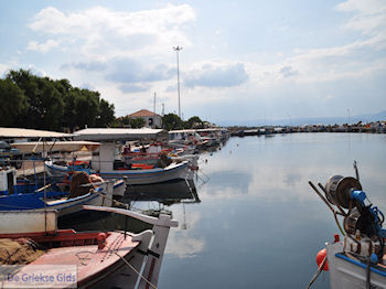 Het haventje van Skala Kallonis - Foto van https://www.grieksegids.nl/fotos/eilandlesbos/350pixels/eiland-lesbos-foto-017.jpg