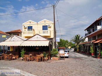 Visrestaurant Faidra op het plein van Skala Kallonis - Foto van https://www.grieksegids.nl/fotos/eilandlesbos/350pixels/eiland-lesbos-foto-031.jpg