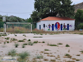 Verlaten voetbalveld Skala Eressos foto 1 - Foto van https://www.grieksegids.nl/fotos/eilandlesbos/350pixels/eiland-lesbos-foto-088.jpg