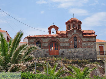 Kerk in Sigri - Foto van https://www.grieksegids.nl/fotos/eilandlesbos/350pixels/eiland-lesbos-foto-114.jpg