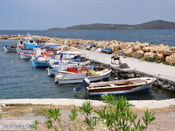 Vissersbootjes Sigri - Foto van https://www.grieksegids.nl/fotos/eilandlesbos/350pixels/eiland-lesbos-foto-115.jpg