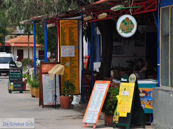 Restaurant O Angelos in Anaxos - Foto van https://www.grieksegids.nl/fotos/eilandlesbos/350pixels/eiland-lesbos-foto-147.jpg