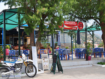 Restaurant Paradeisos in Anaxos - Foto van https://www.grieksegids.nl/fotos/eilandlesbos/350pixels/eiland-lesbos-foto-150.jpg