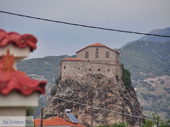 Kerk van Petra Panagia Glykofilloussa foto 1 - Foto van https://www.grieksegids.nl/fotos/eilandlesbos/350pixels/eiland-lesbos-foto-152.jpg