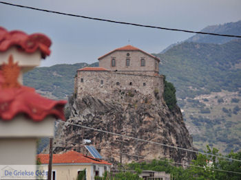 Kerk van Petra Panagia Glykofilloussa foto 2 - Foto van https://www.grieksegids.nl/fotos/eilandlesbos/350pixels/eiland-lesbos-foto-153.jpg