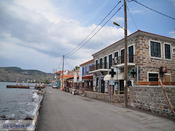 Traditionele gebouwen in Petra - Foto van https://www.grieksegids.nl/fotos/eilandlesbos/350pixels/eiland-lesbos-foto-154.jpg