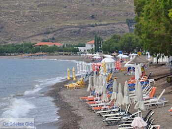 Het grote strand van Petra - Foto van https://www.grieksegids.nl/fotos/eilandlesbos/350pixels/eiland-lesbos-foto-165.jpg