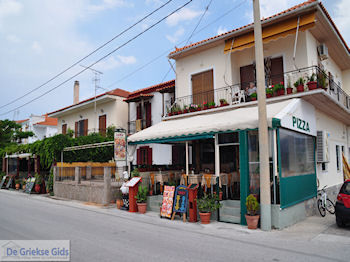 Pizza Rama Petra - Foto van https://www.grieksegids.nl/fotos/eilandlesbos/350pixels/eiland-lesbos-foto-175.jpg