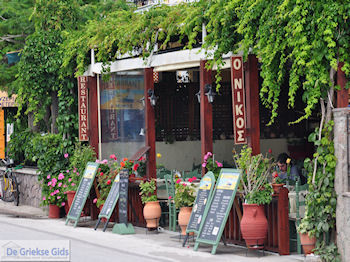 Restaurant o Nikos Petra - Foto van https://www.grieksegids.nl/fotos/eilandlesbos/350pixels/eiland-lesbos-foto-176.jpg